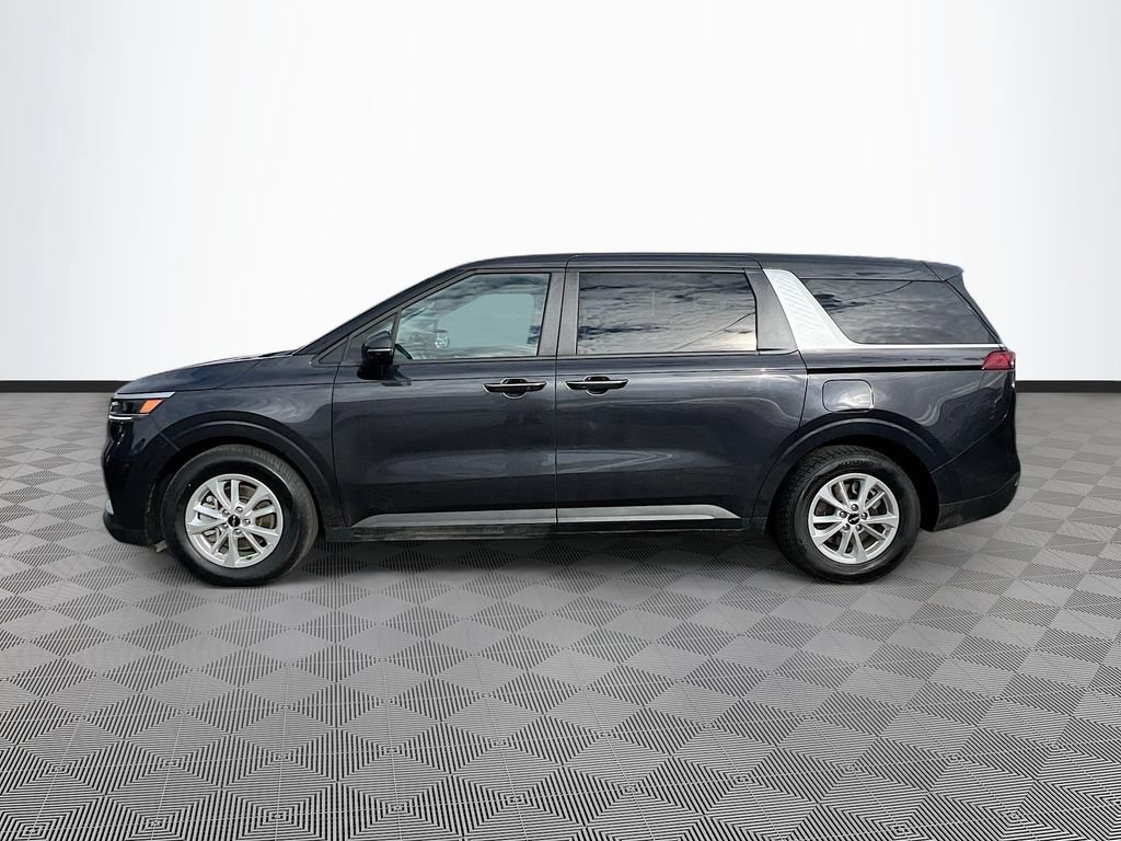 Used 2024 Kia Carnival LX FWD image 4