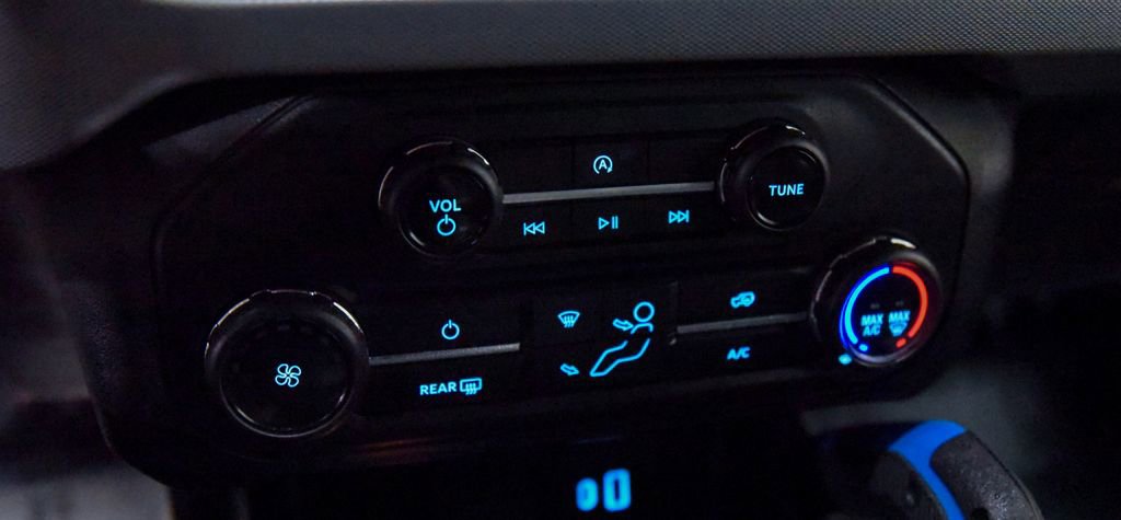 Used 2021 Ford Bronco Black Diamond image 18