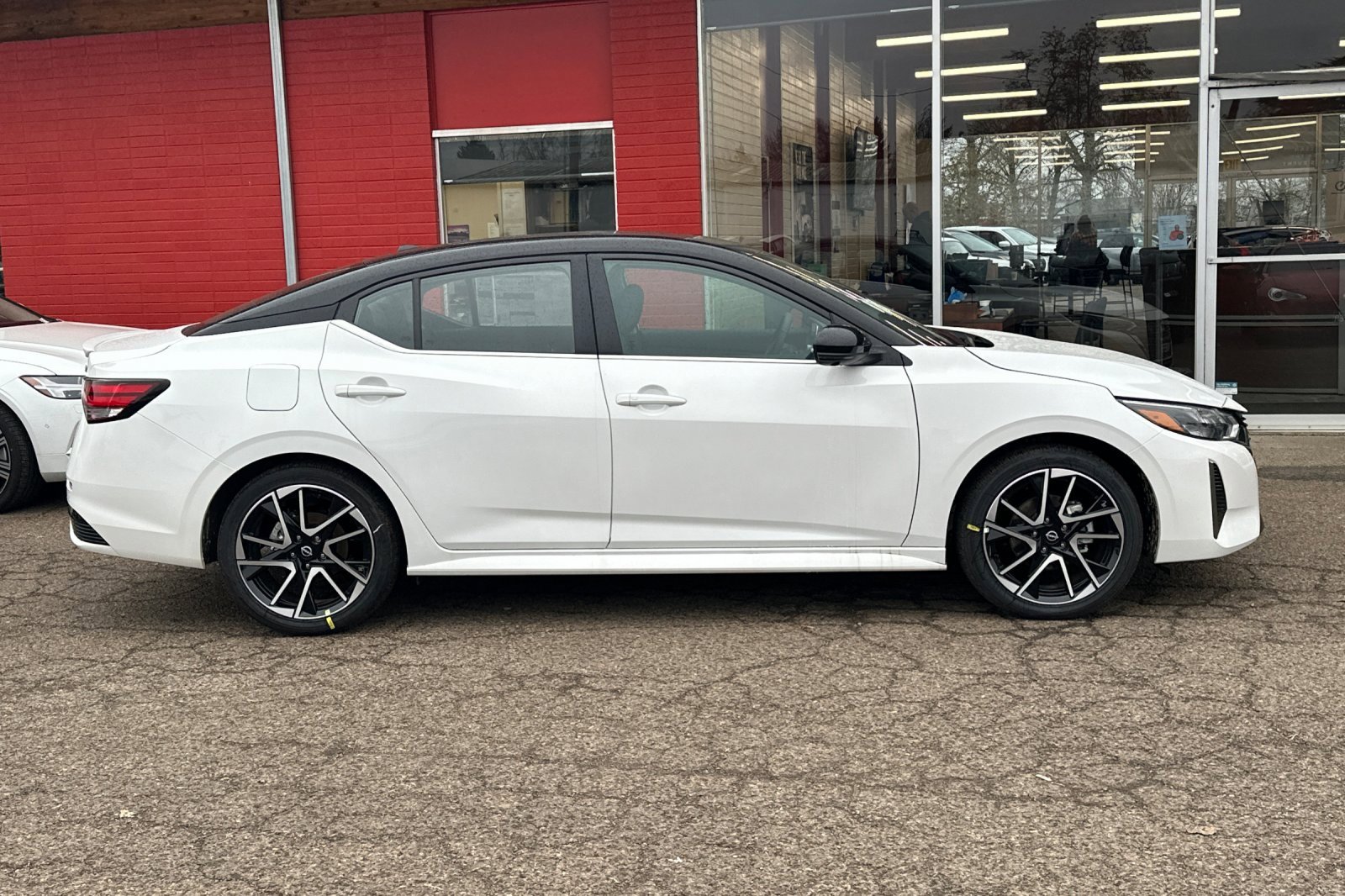 Used 2025 Nissan Sentra SR w/ SR Premium Package image 3