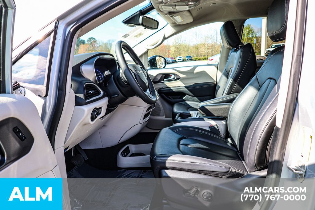 Used 2024 Chrysler Pacifica Touring-L FWD image 19