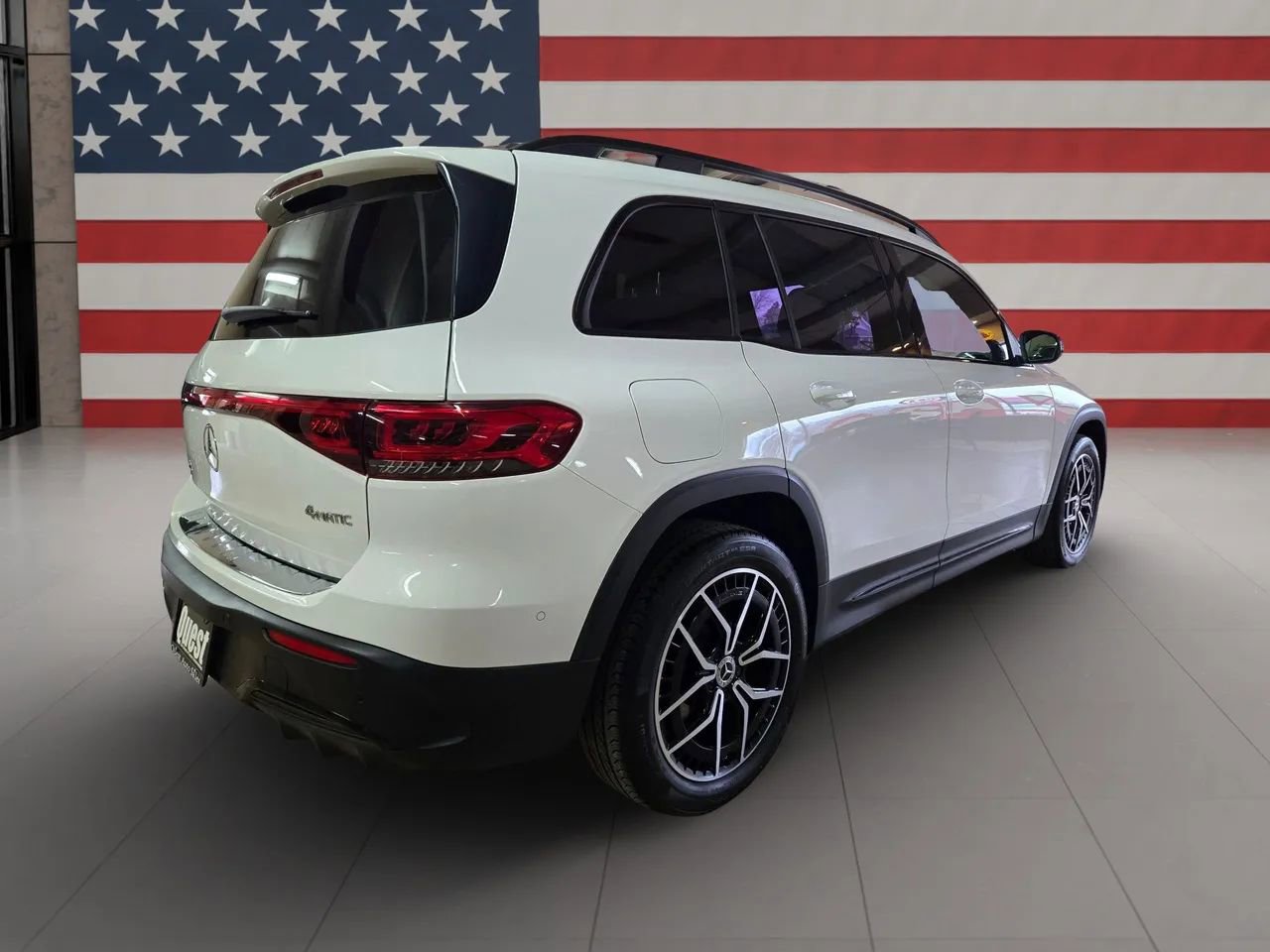 Used 2023 Mercedes-Benz EQB 350 4MATIC SUV image 2