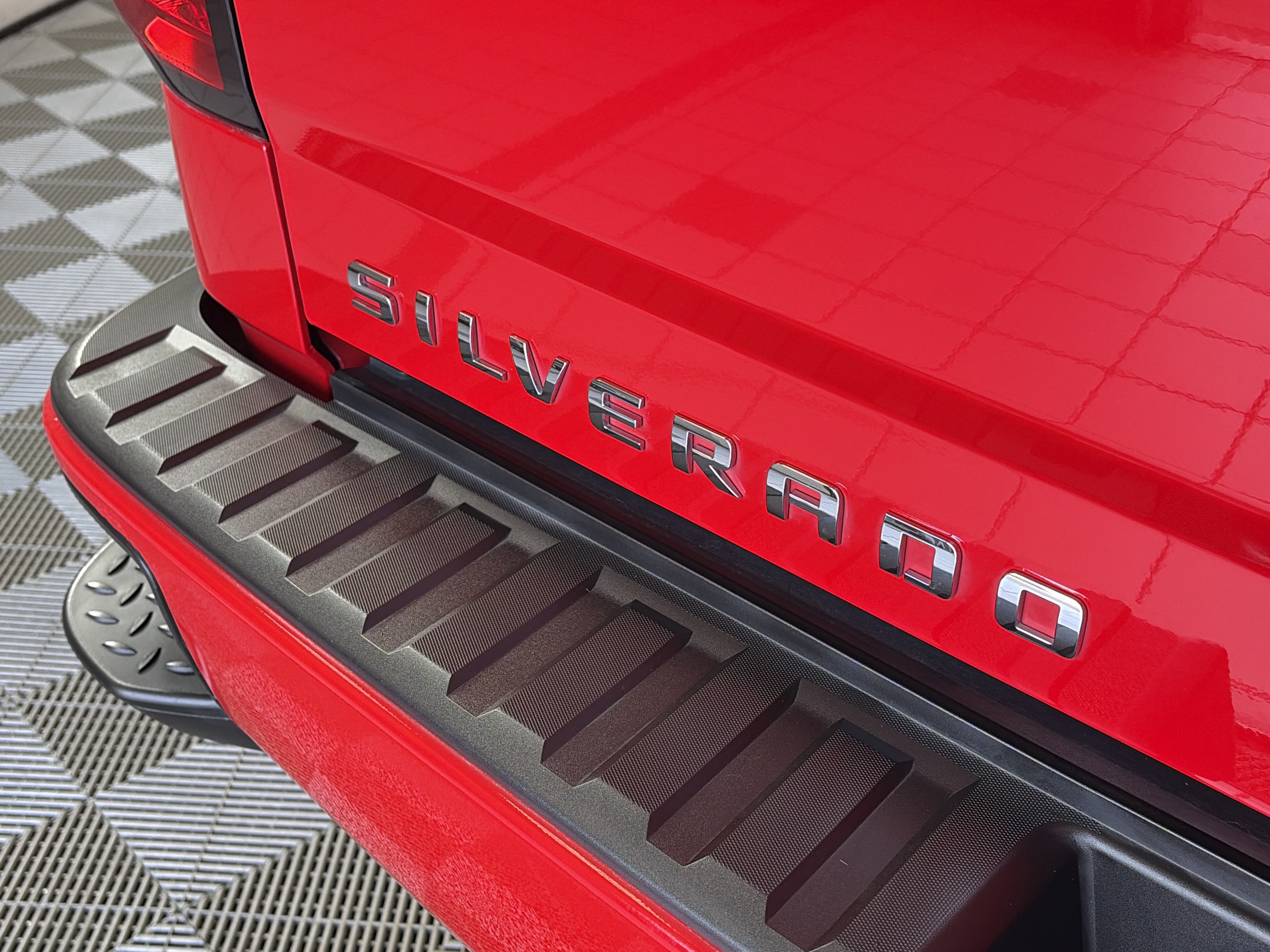 Used 2018 Chevrolet Silverado 1500 LT w/ All Star Edition AWD/4WD image 15