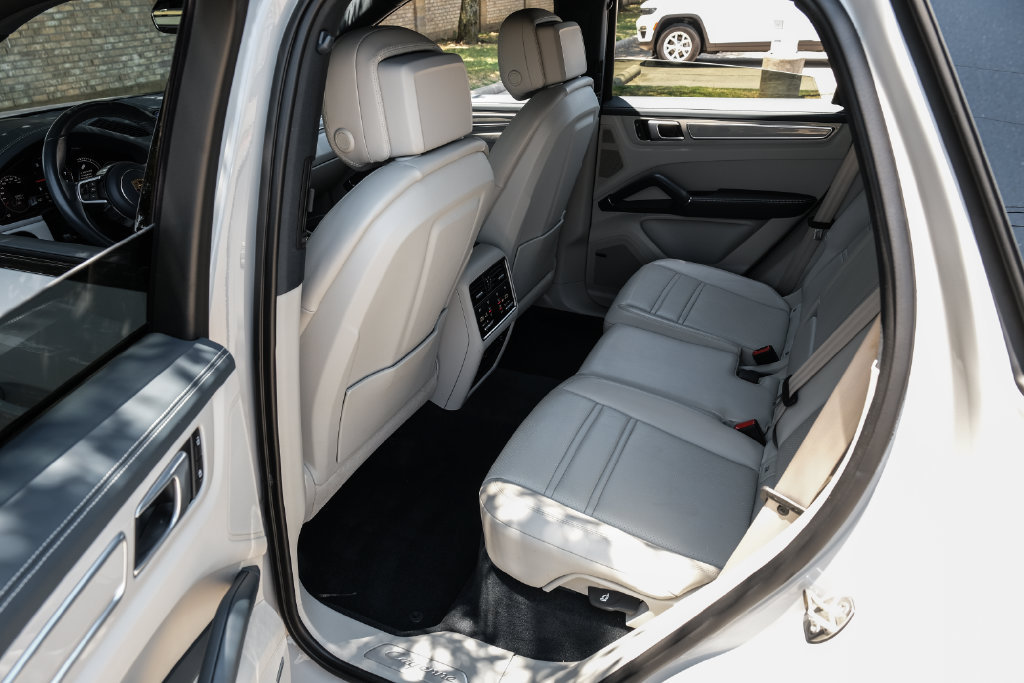 Used 2023 Porsche Cayenne S Platinum AWD/4WD image 56