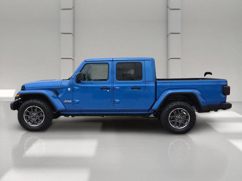 Certified 2020 Jeep Gladiator Overland w/ Safety Group AWD/4WD image 2
