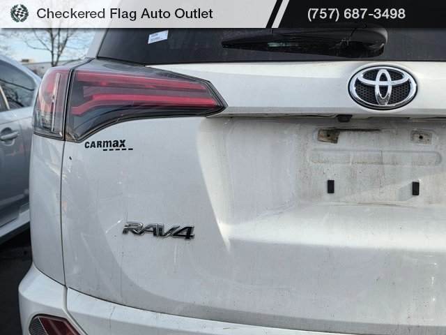 Used 2018 Toyota RAV4 LE image 7
