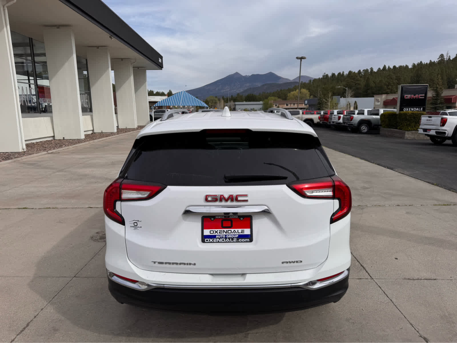 Used 2024 GMC Terrain SLT image 4