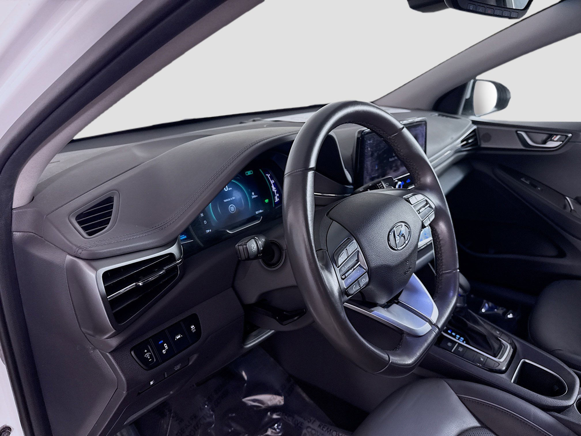 Used 2020 Hyundai Ioniq Limited image 23