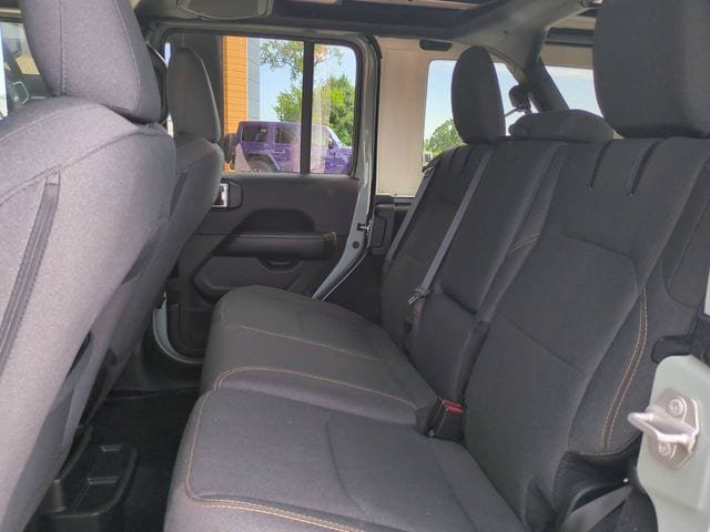Used 2024 Jeep Wrangler Unlimited Sahara w/ Technology Group AWD/4WD image 14