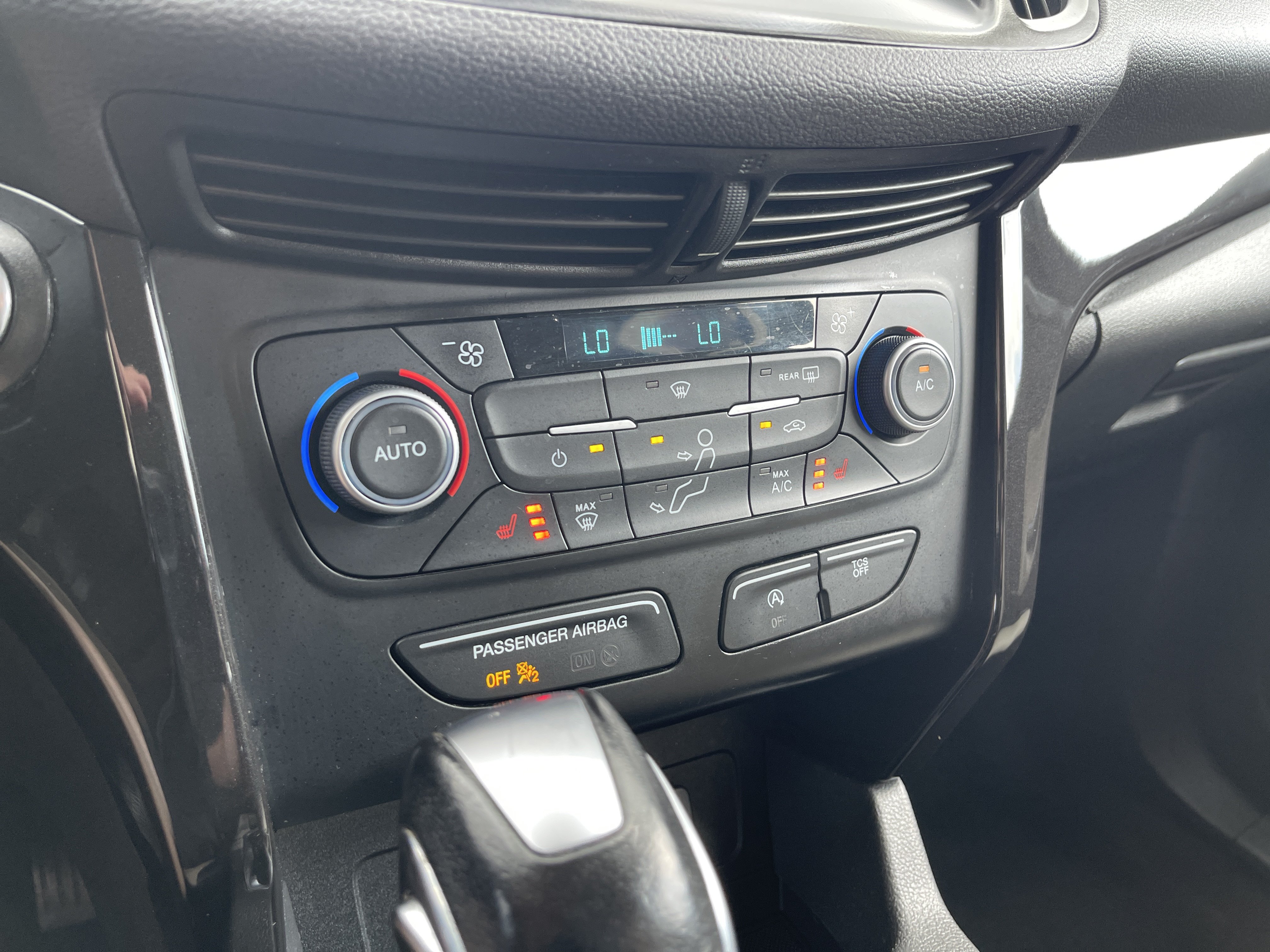 Used 2019 Ford Escape SEL AWD/4WD image 18