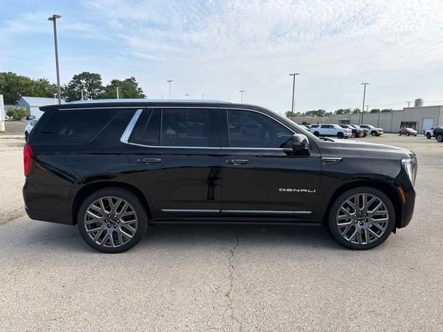 Used 2025 GMC Yukon Denali Ultimate AWD/4WD image 6