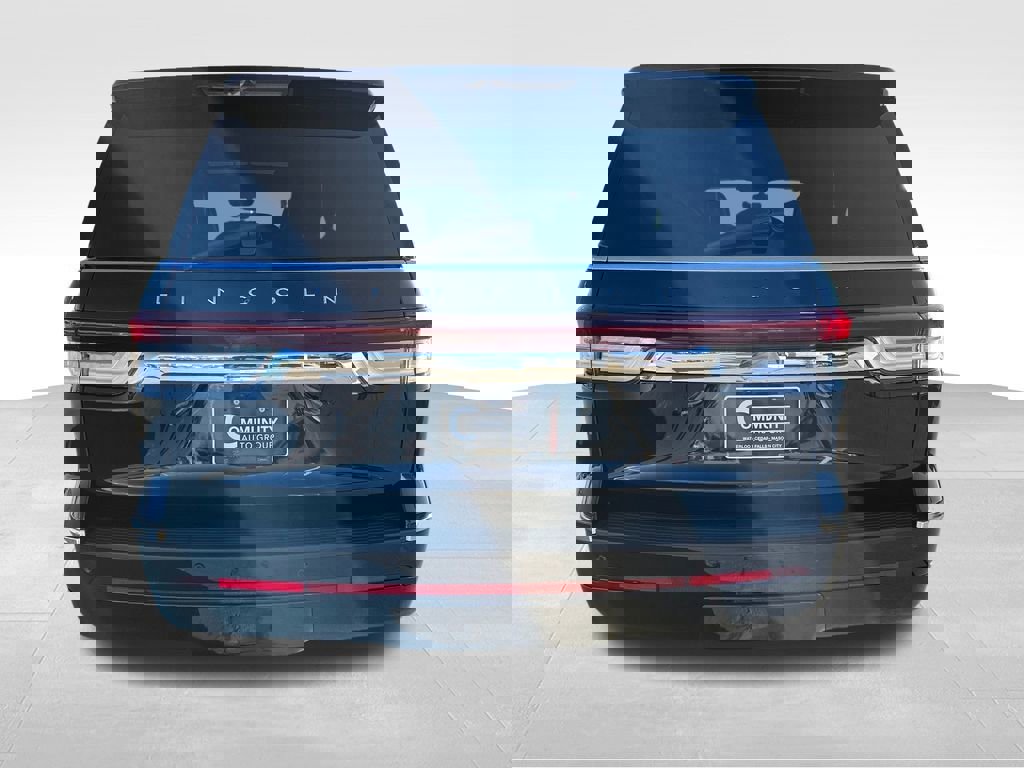 Used 2024 Lincoln Navigator Reserve image 4