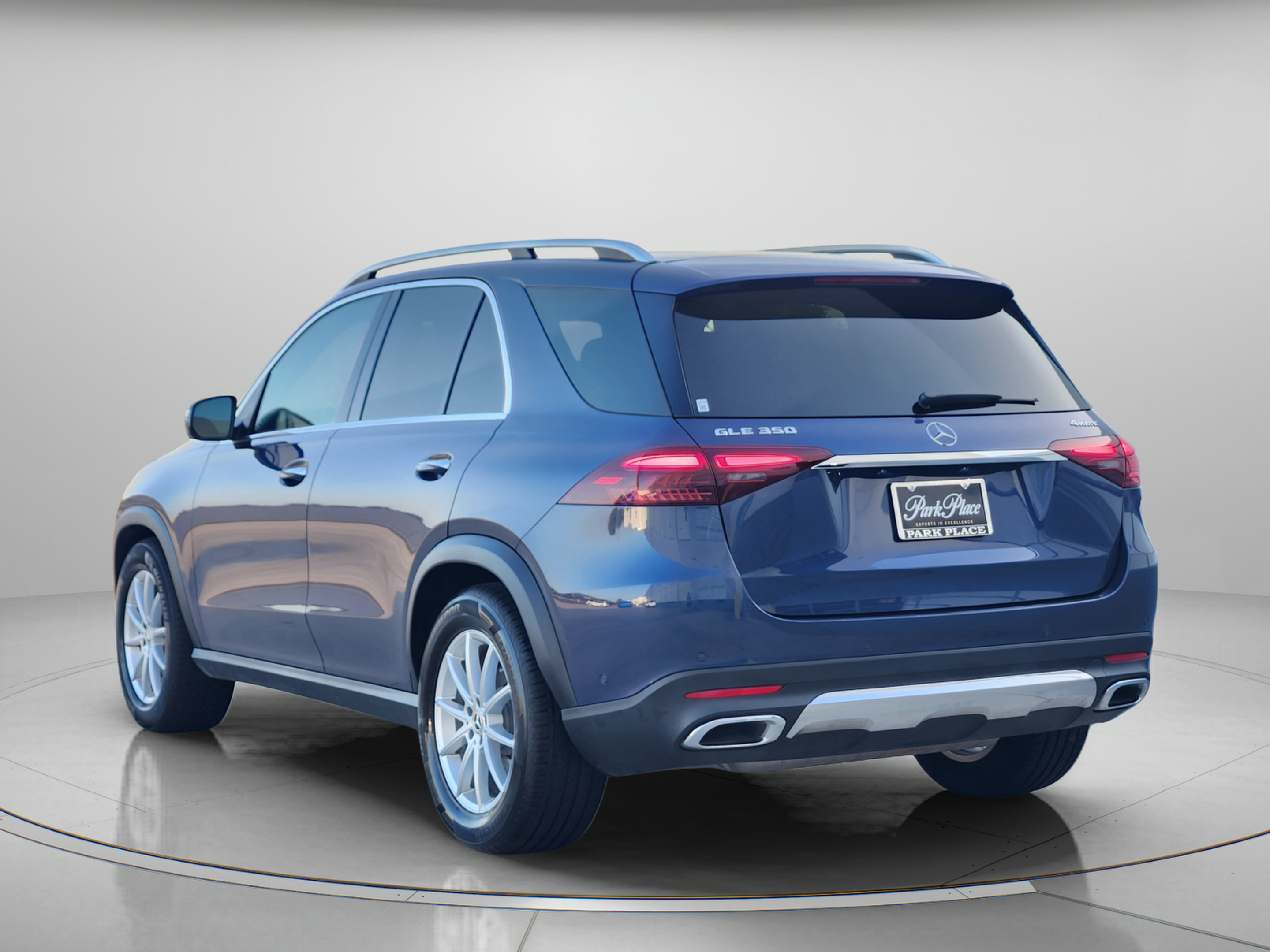 Used 2025 Mercedes-Benz GLE 350 4MATIC image 3