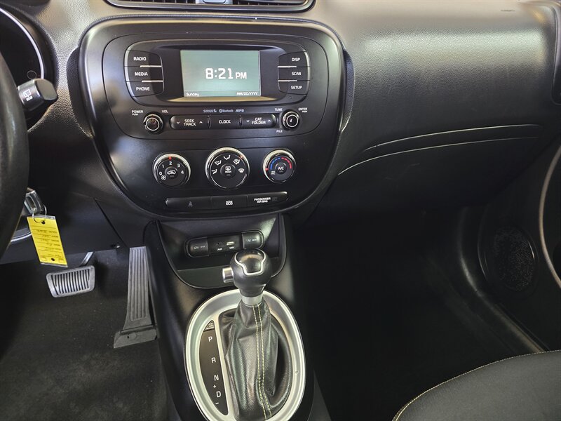 Used 2016 Kia Soul + FWD image 23