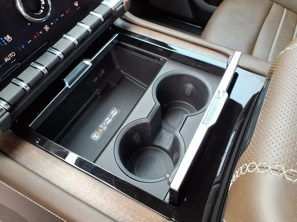 Used 2025 GMC Yukon Denali Ultimate w/ LPO, Floor Liner Package AWD/4WD image 12