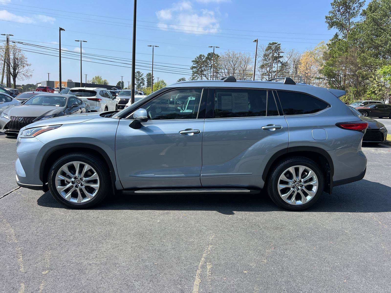 Used 2022 Toyota Highlander Limited image 9