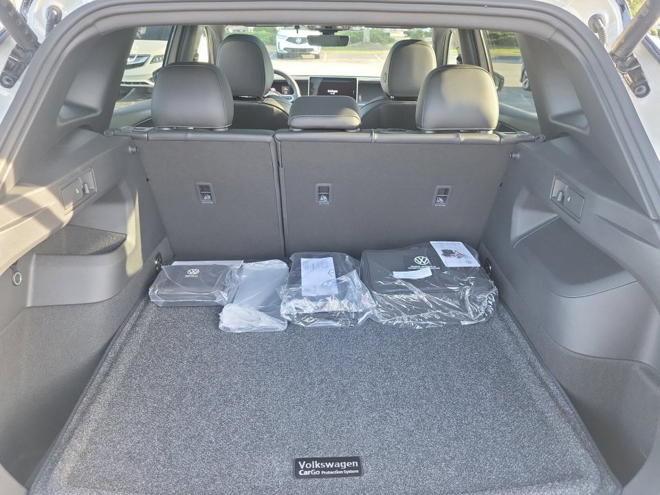 New 2026 Volkswagen Tiguan SE R-Line image 15