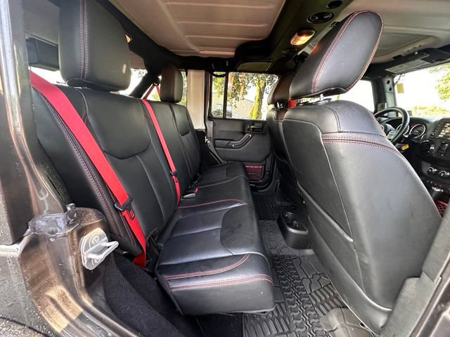 Used 2017 Jeep Wrangler Unlimited Rubicon AWD/4WD image 27