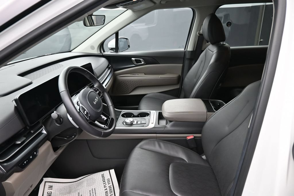 Used 2026 Kia Carnival LXS FWD image 11