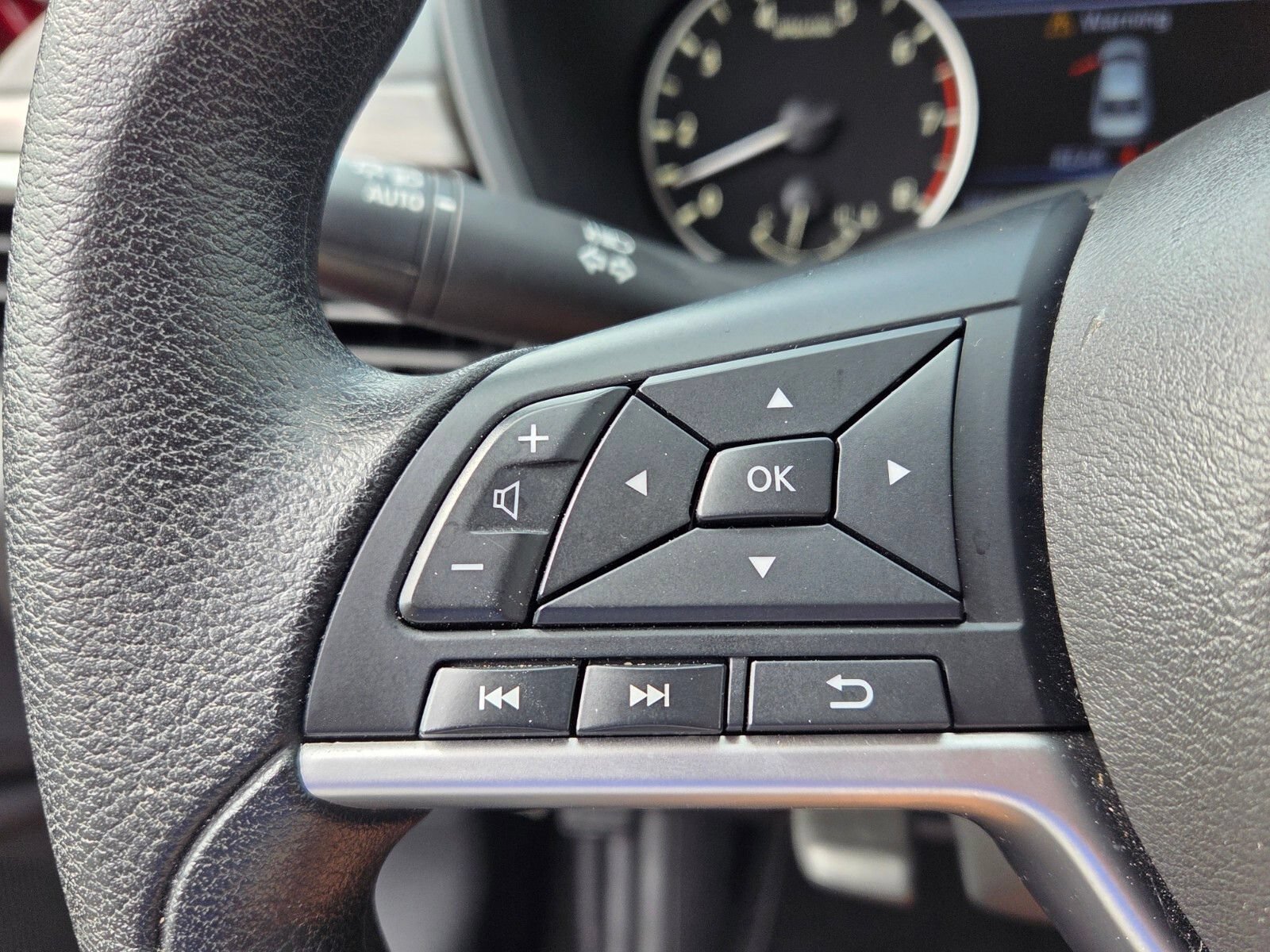 Used 2025 Nissan Altima 2.5 SV FWD image 23