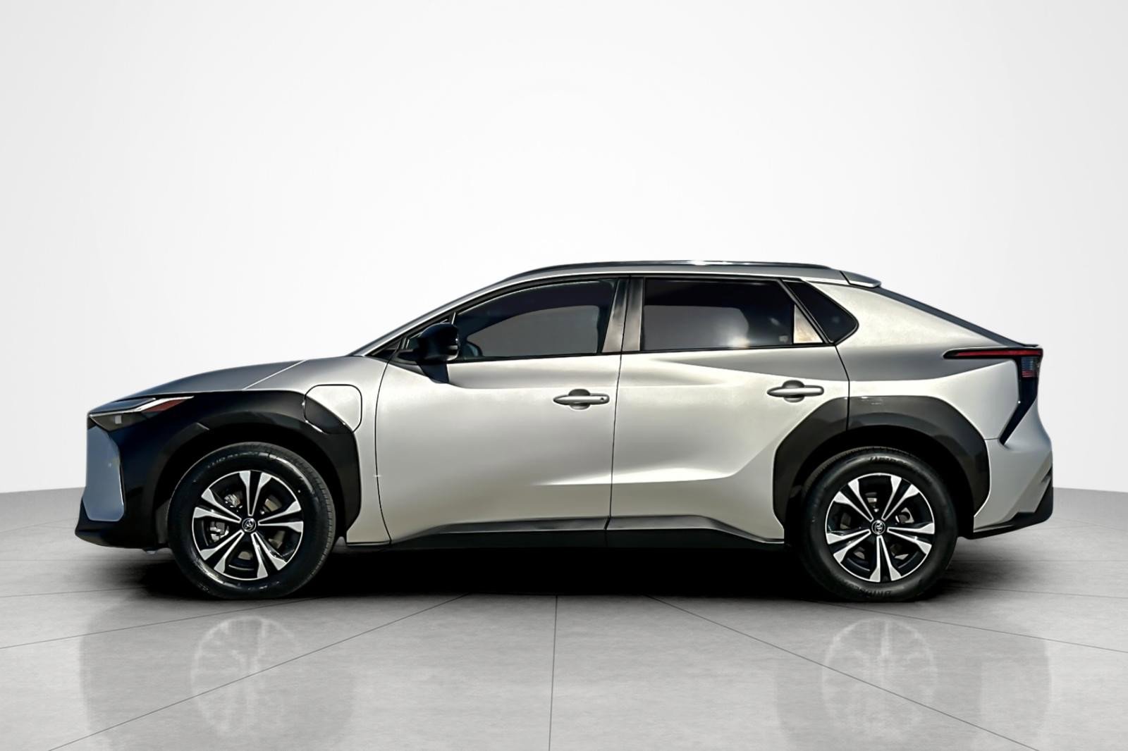 Used 2023 Toyota bZ4X XLE w/ Weather Package image 2