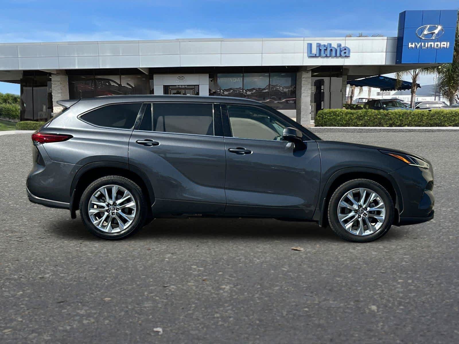 Used 2020 Toyota Highlander Limited AWD/4WD image 9
