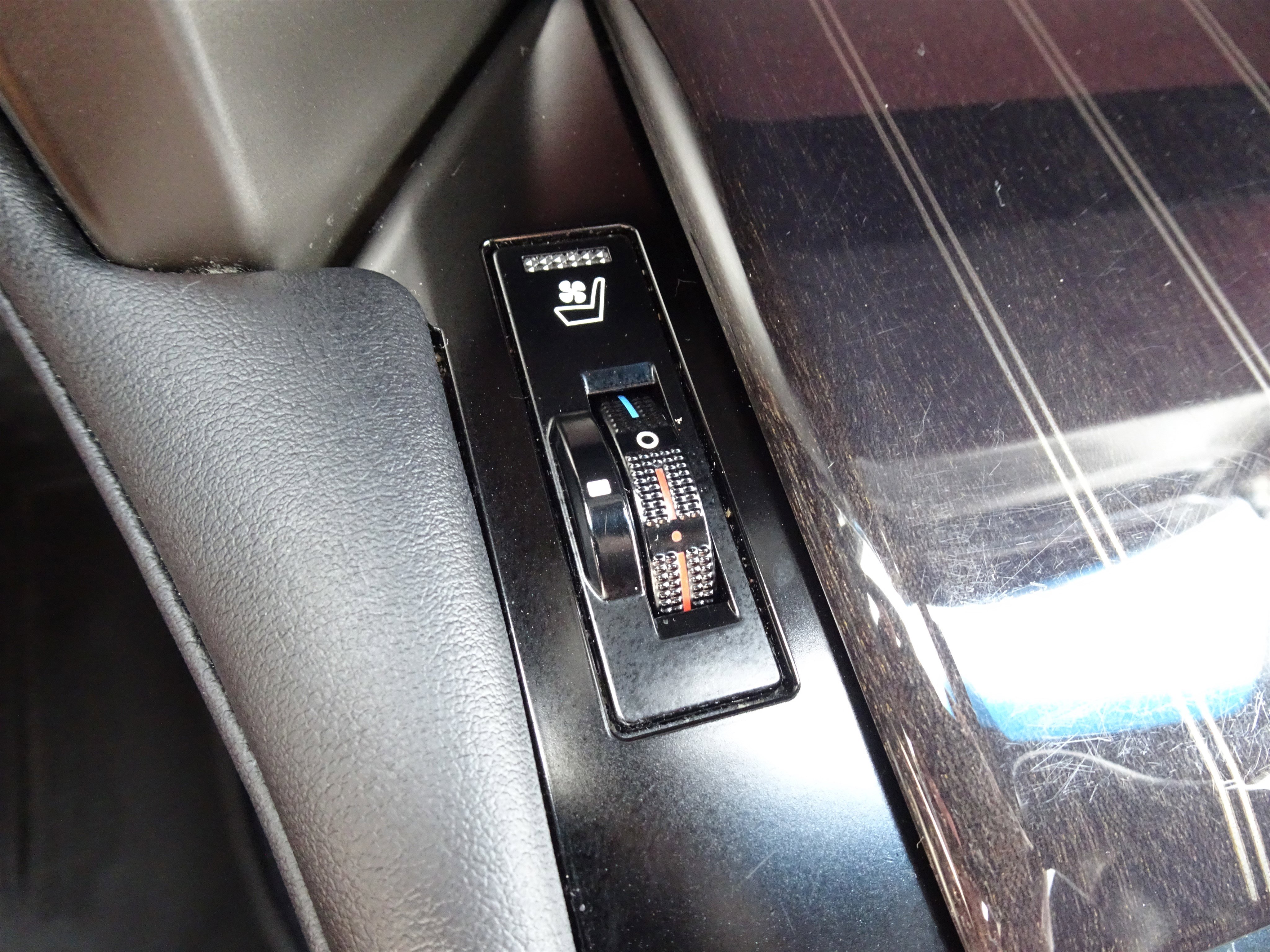 Used 2021 Lexus GX 460 Premium w/ Accessory Package AWD/4WD image 31