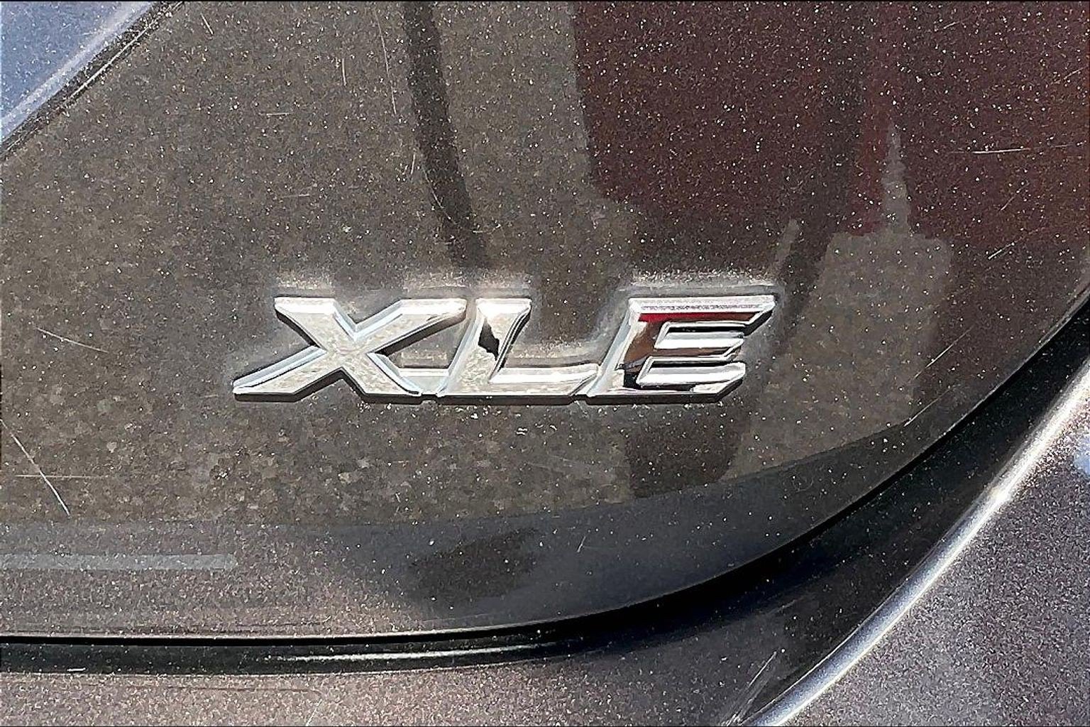 Used 2018 Toyota Camry XLE FWD image 10