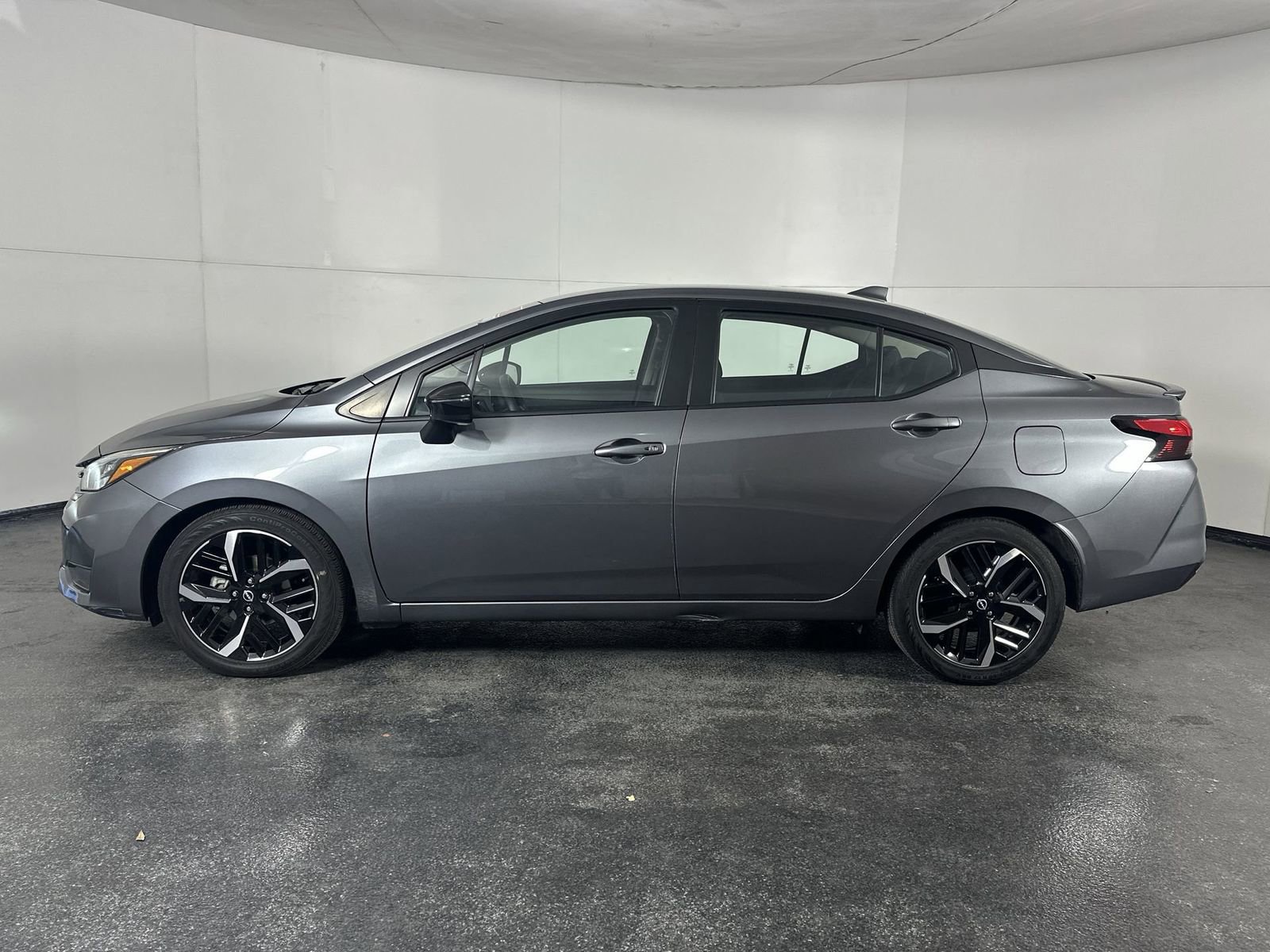 Certified 2024 Nissan Versa SR FWD image 5