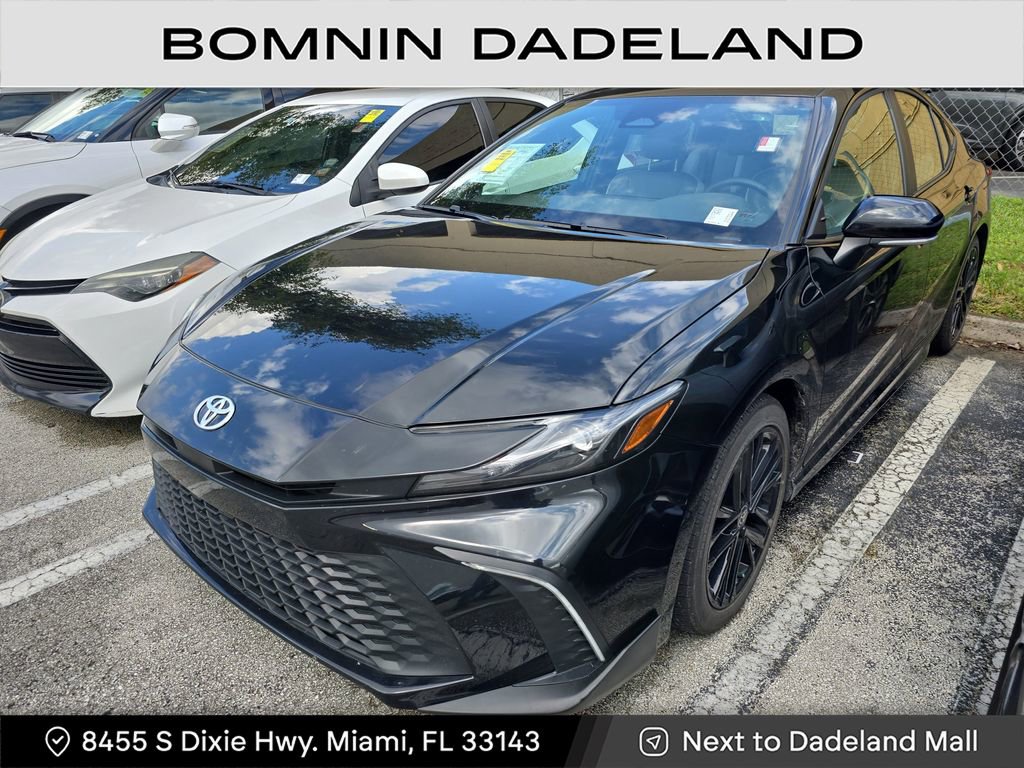 Used 2025 Toyota Camry LE image 2