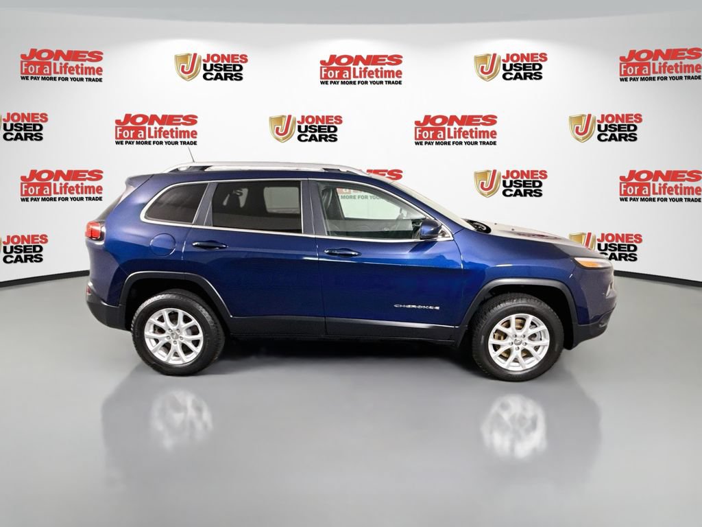 Used 2018 Jeep Cherokee Latitude Plus w/ Comfort/Convenience Group AWD/4WD image 18