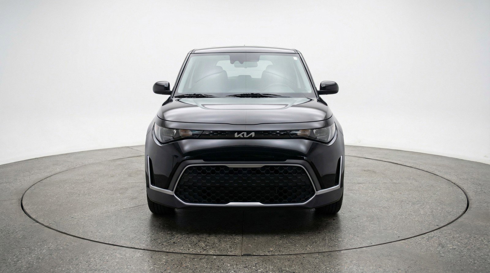 Used 2025 Kia Soul LX w/ LX Technology Package FWD image 2