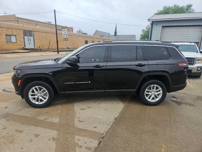 Used 2022 Jeep Grand Cherokee L Laredo w/ Luxury Tech Group I AWD/4WD image 1