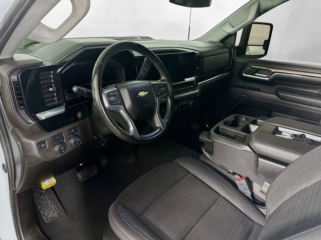 Used 2024 Chevrolet Silverado 2500 LT image 30