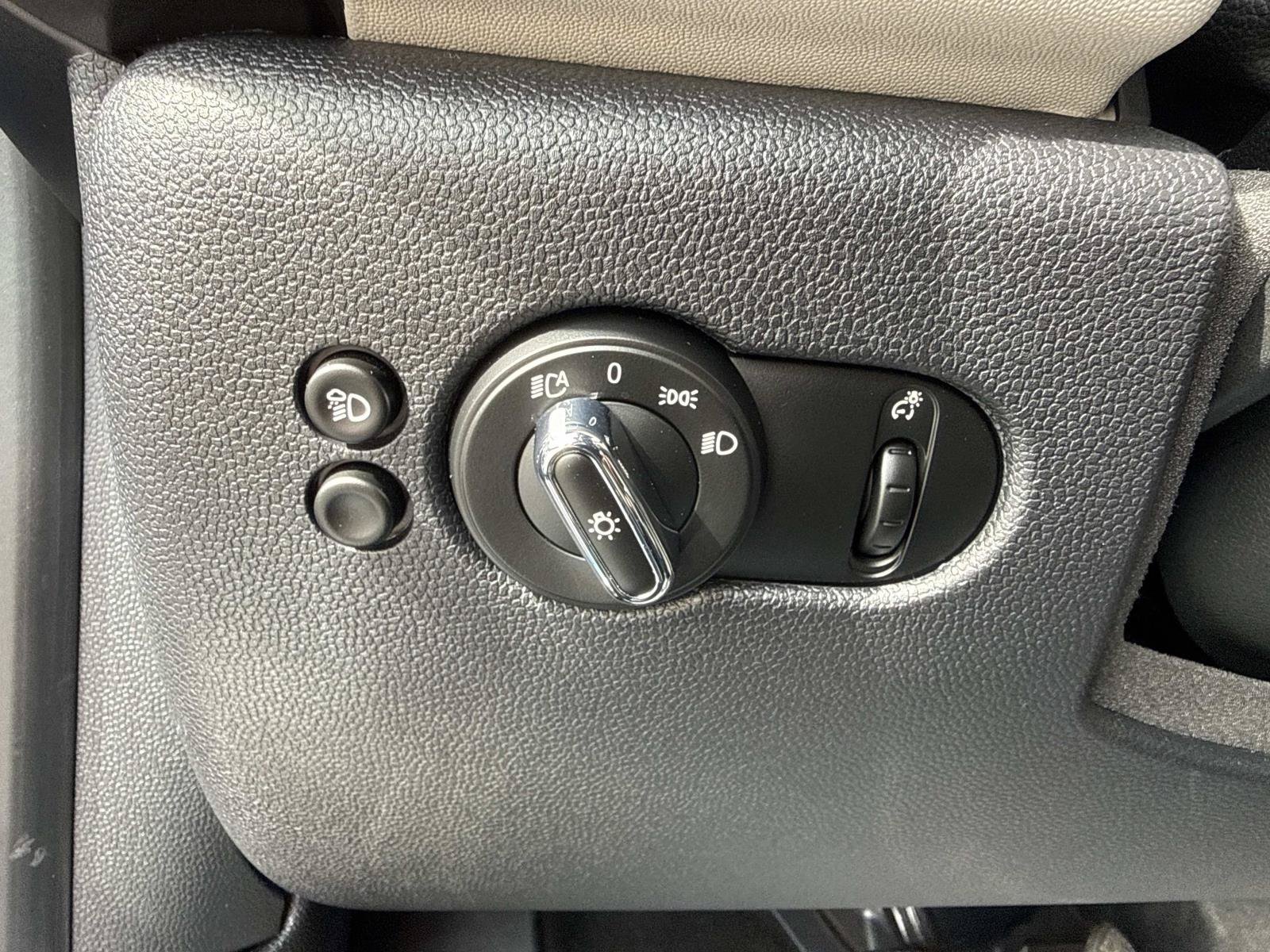 Used 2024 MINI Cooper SE FWD image 31