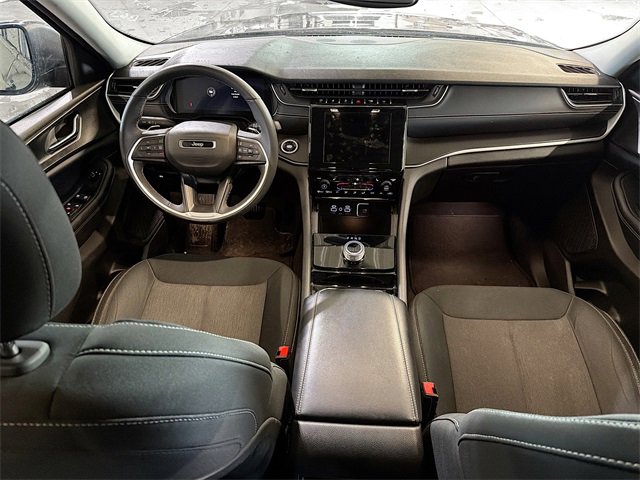 Used 2023 Jeep Grand Cherokee Laredo image 10