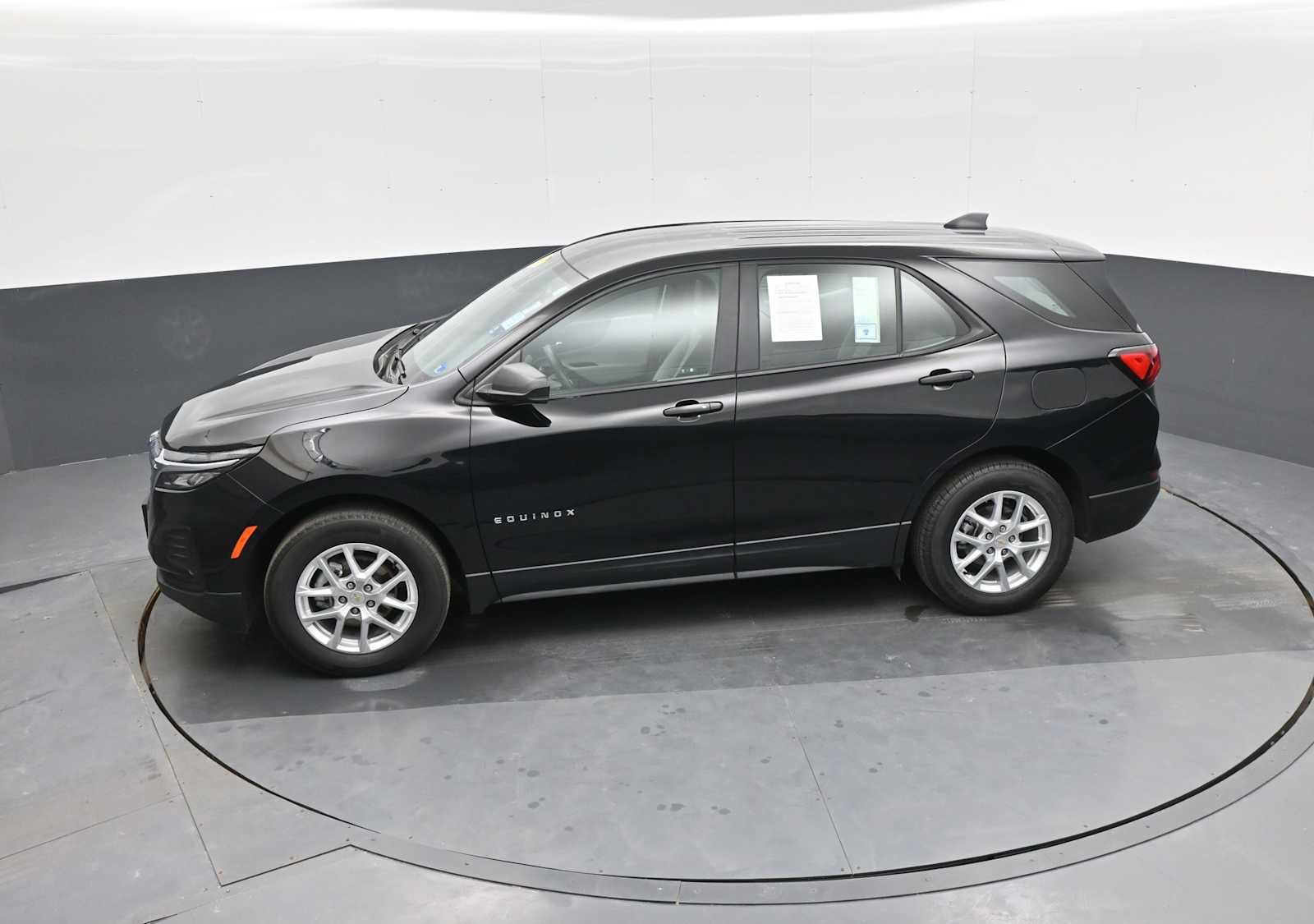 Used 2024 Chevrolet Equinox LS w/ Driver Confidence II Package FWD image 13