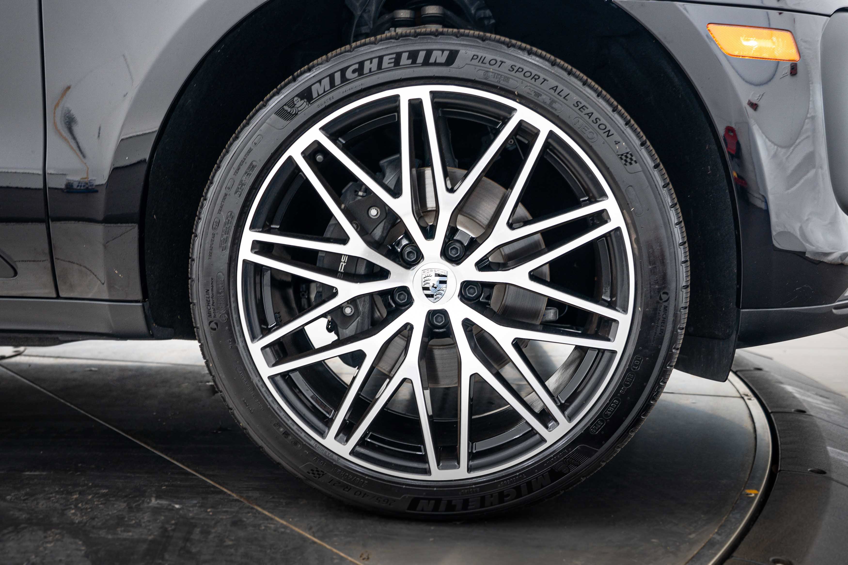 Certified 2026 Porsche Macan AWD/4WD image 11