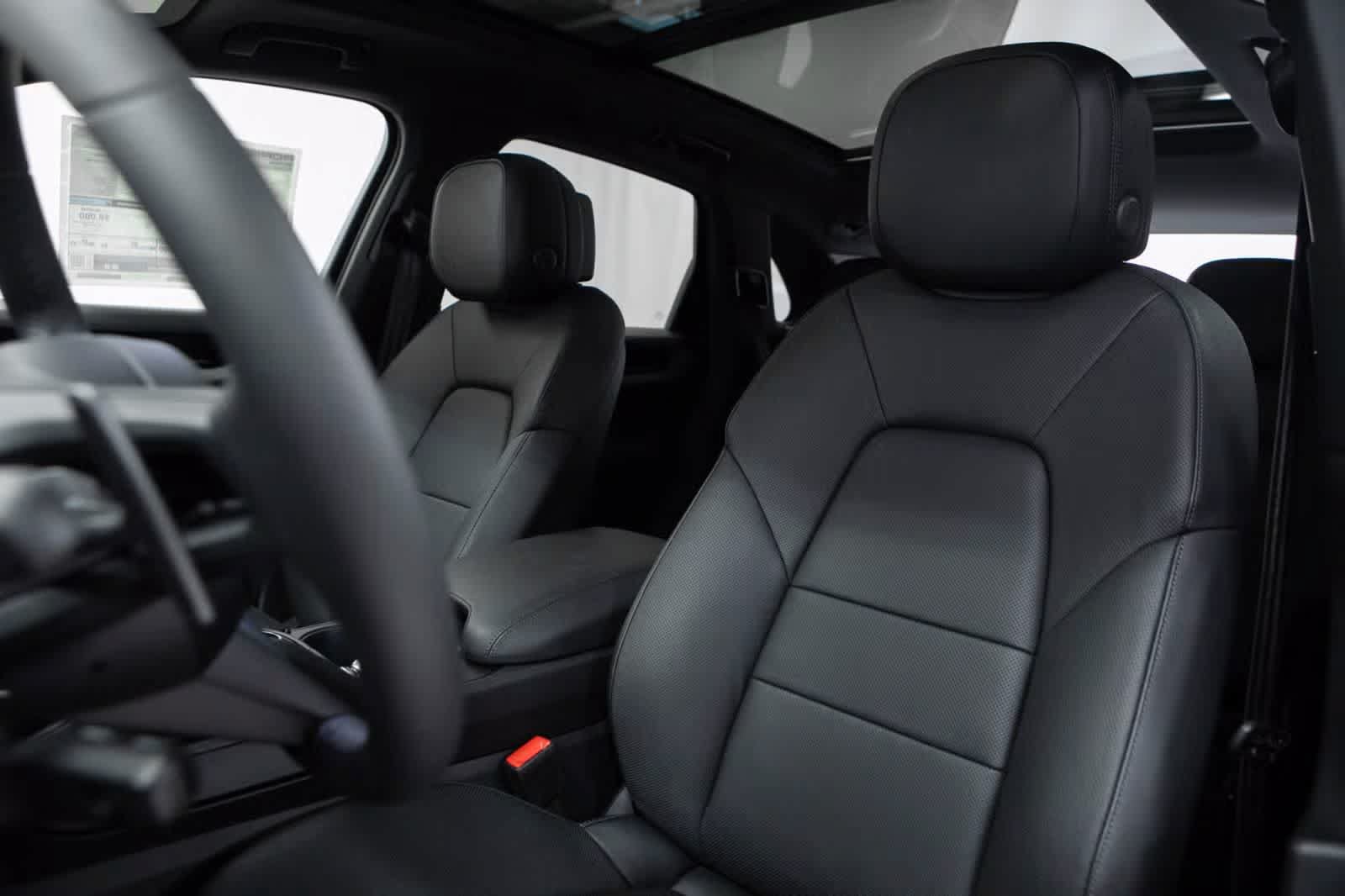 Certified 2026 Porsche Cayenne AWD/4WD image 5