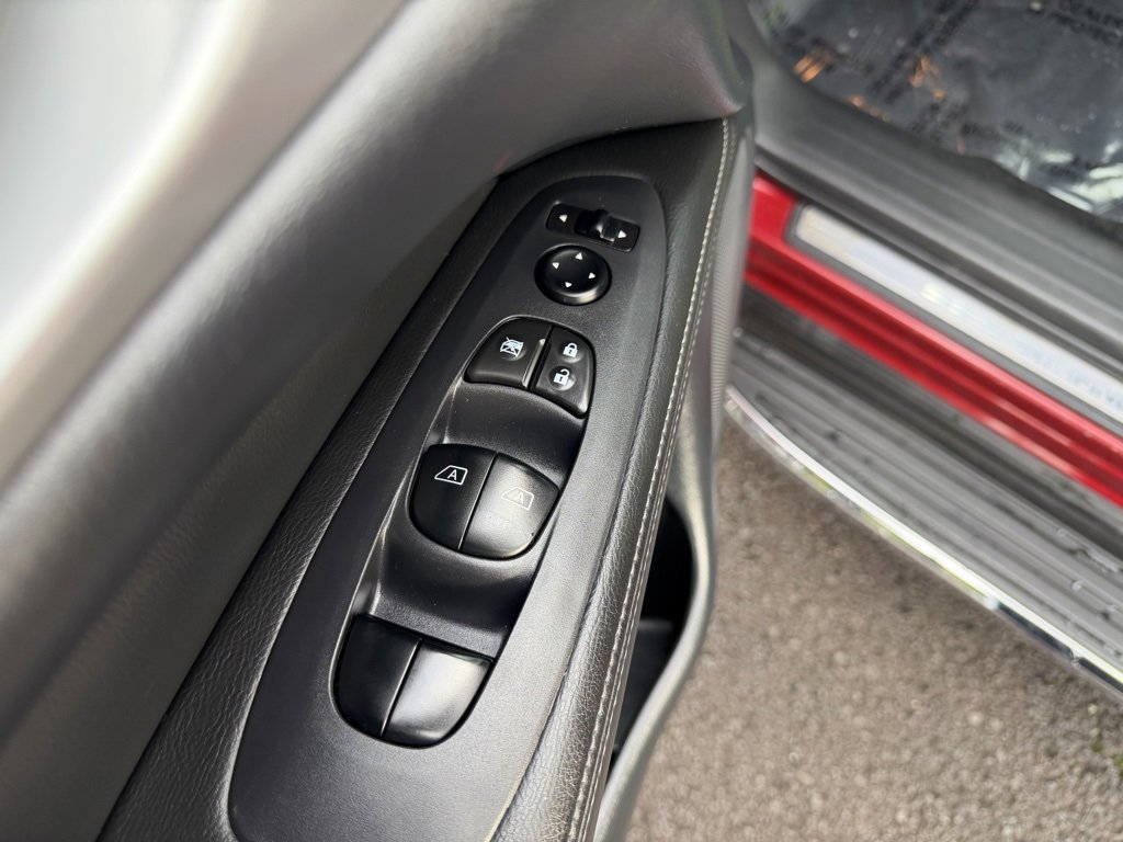 Used 2019 Nissan Pathfinder Platinum image 14