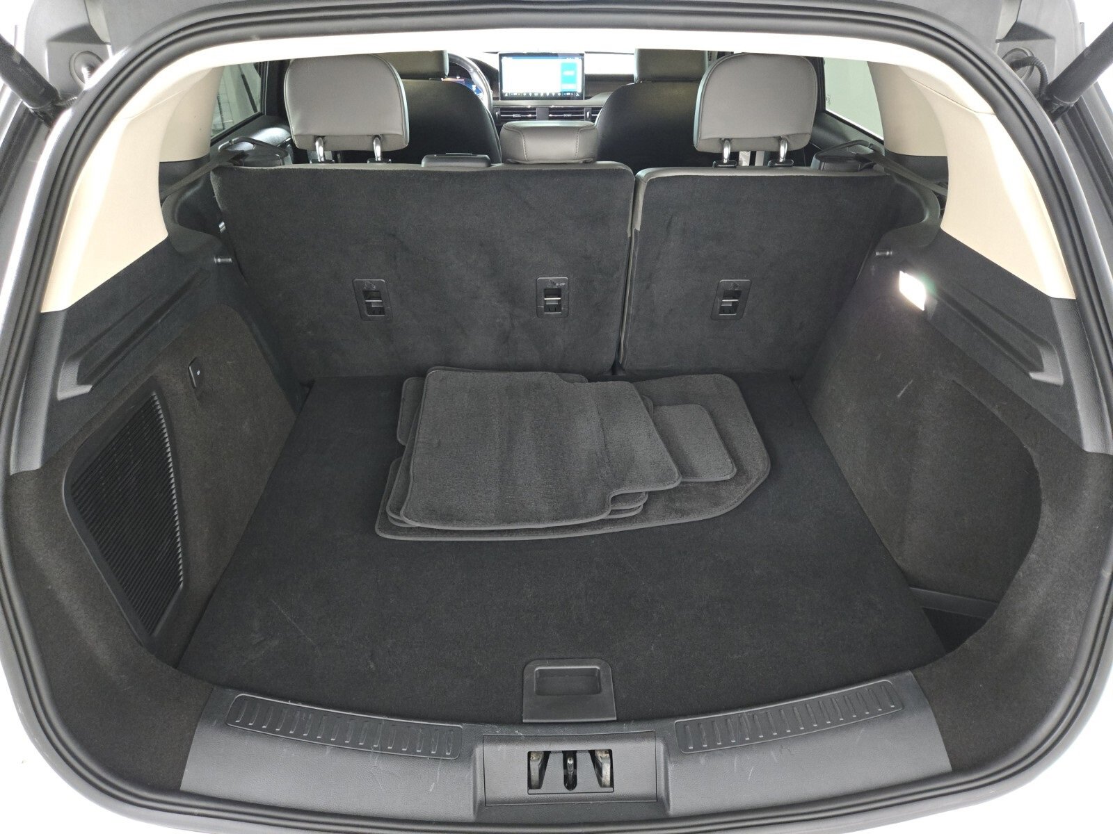 Used 2023 Lincoln Corsair Reserve image 14