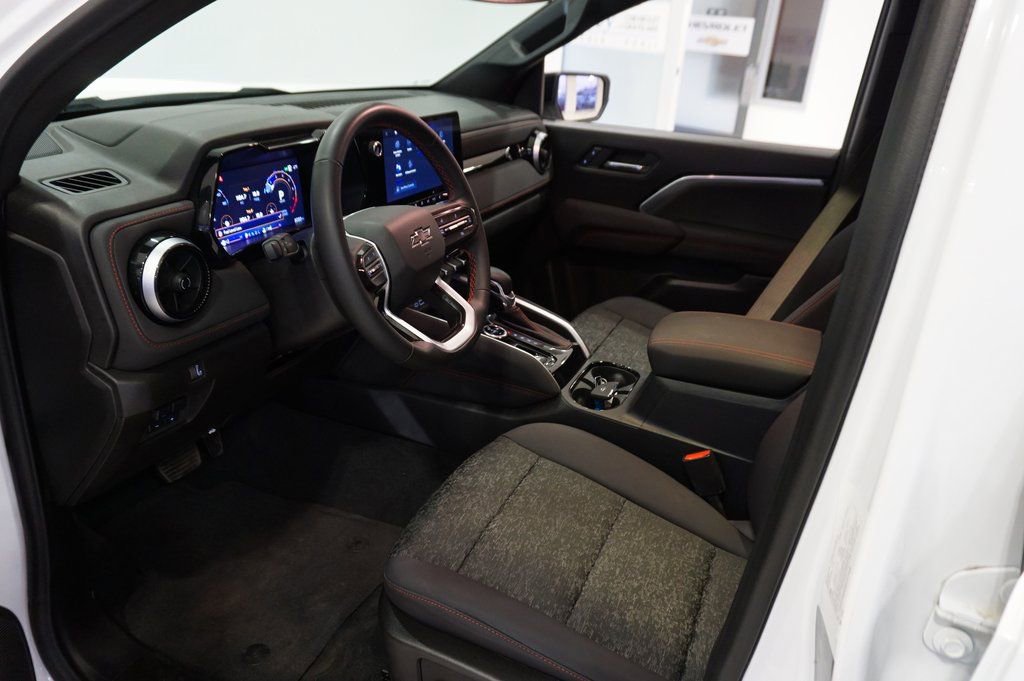 Used 2024 Chevrolet Colorado Z71 w/ Z71 Convenience Package 2 image 9