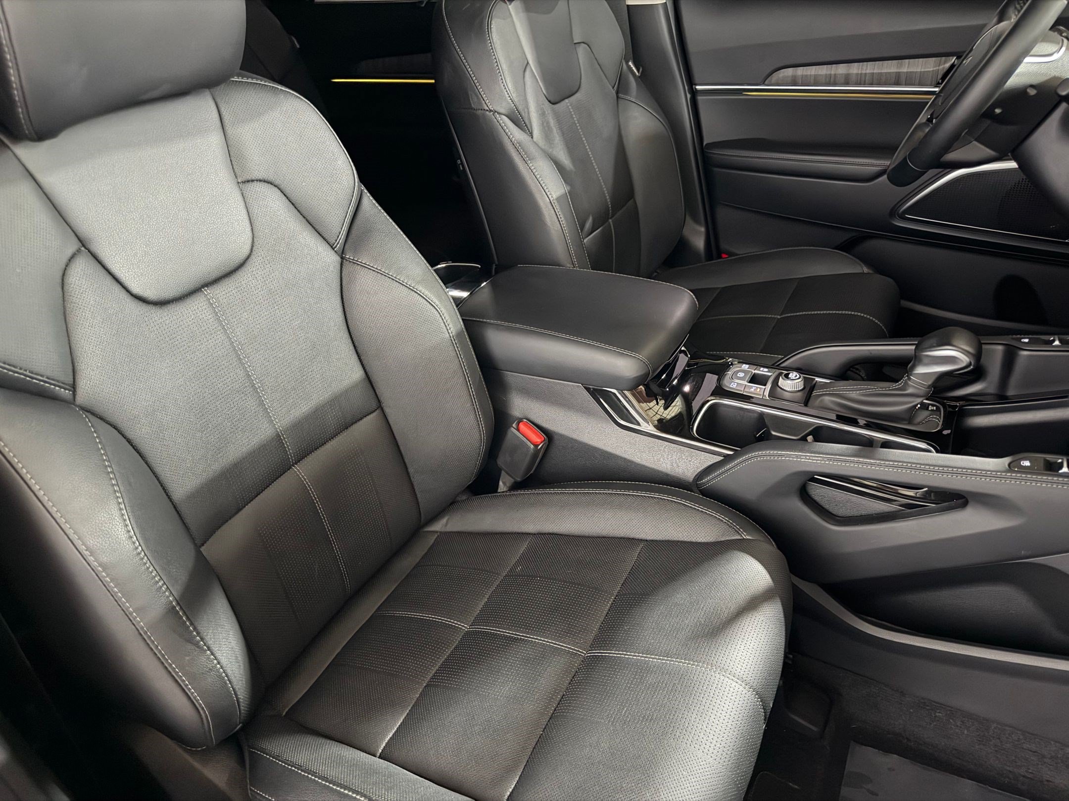Used 2024 Kia Telluride SX w/ Towing Package FWD image 32