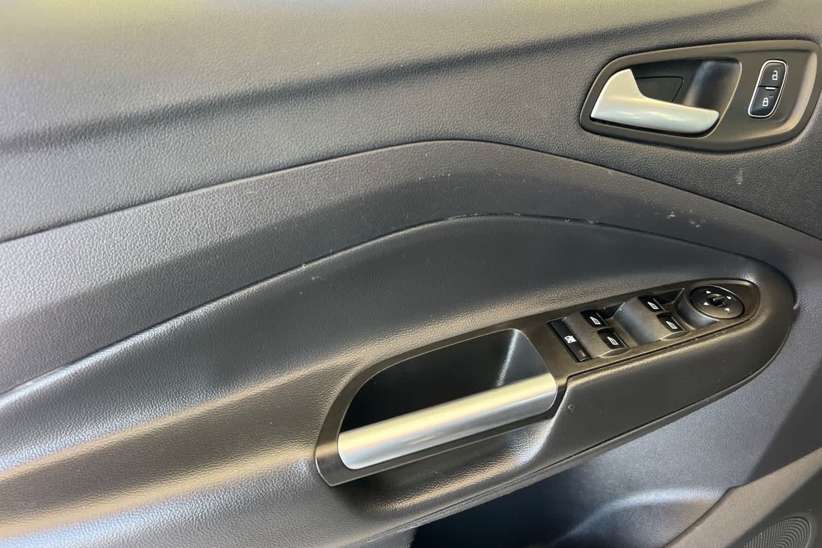 Used 2017 Ford Escape SE FWD image 12