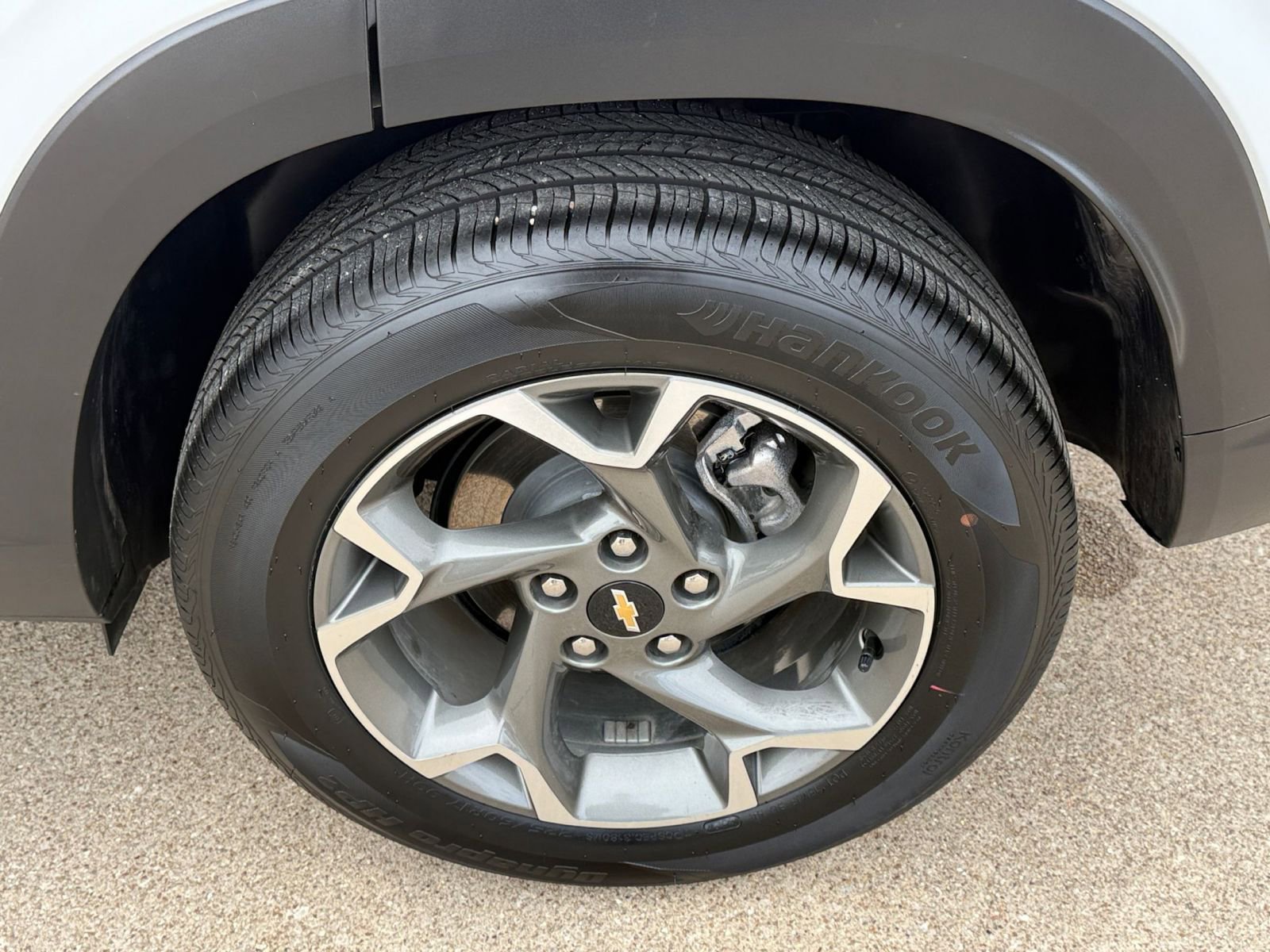 Used 2025 Chevrolet Trax LT FWD image 30