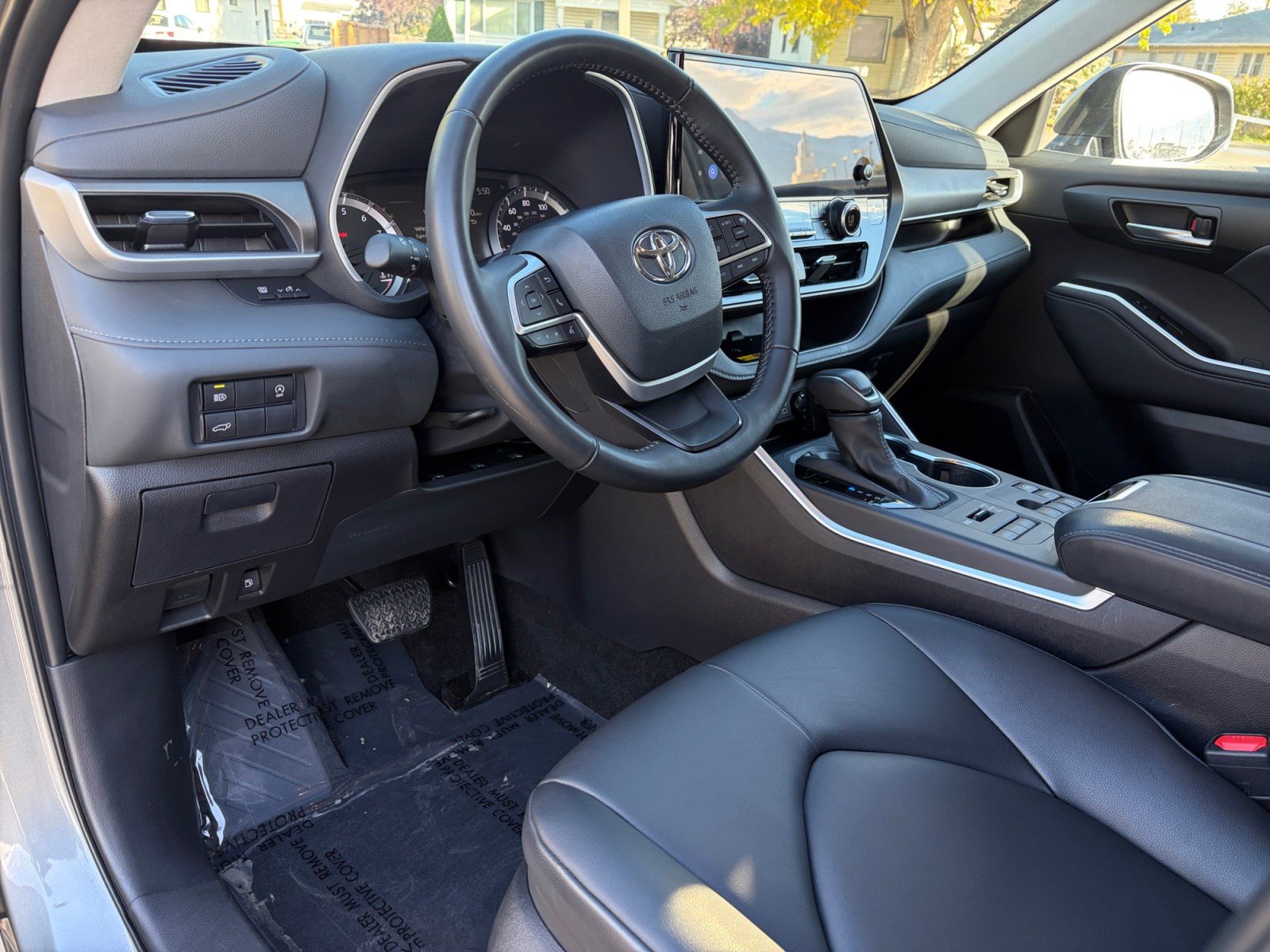 Used 2025 Toyota Highlander XLE AWD/4WD image 10