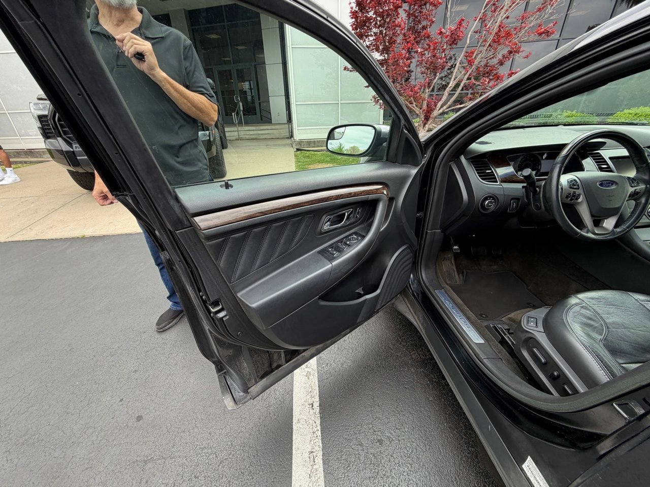 Used 2014 Ford Taurus Limited image 9