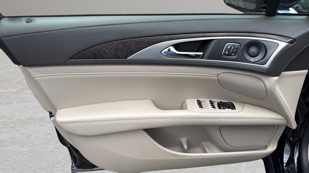 Used 2018 Lincoln MKZ Reserve w/ Climate Package FWD image 9