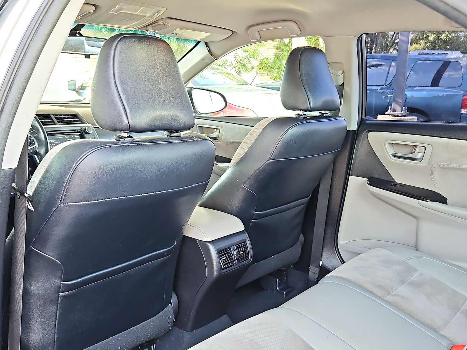 Used 2015 Toyota Camry XSE FWD image 17