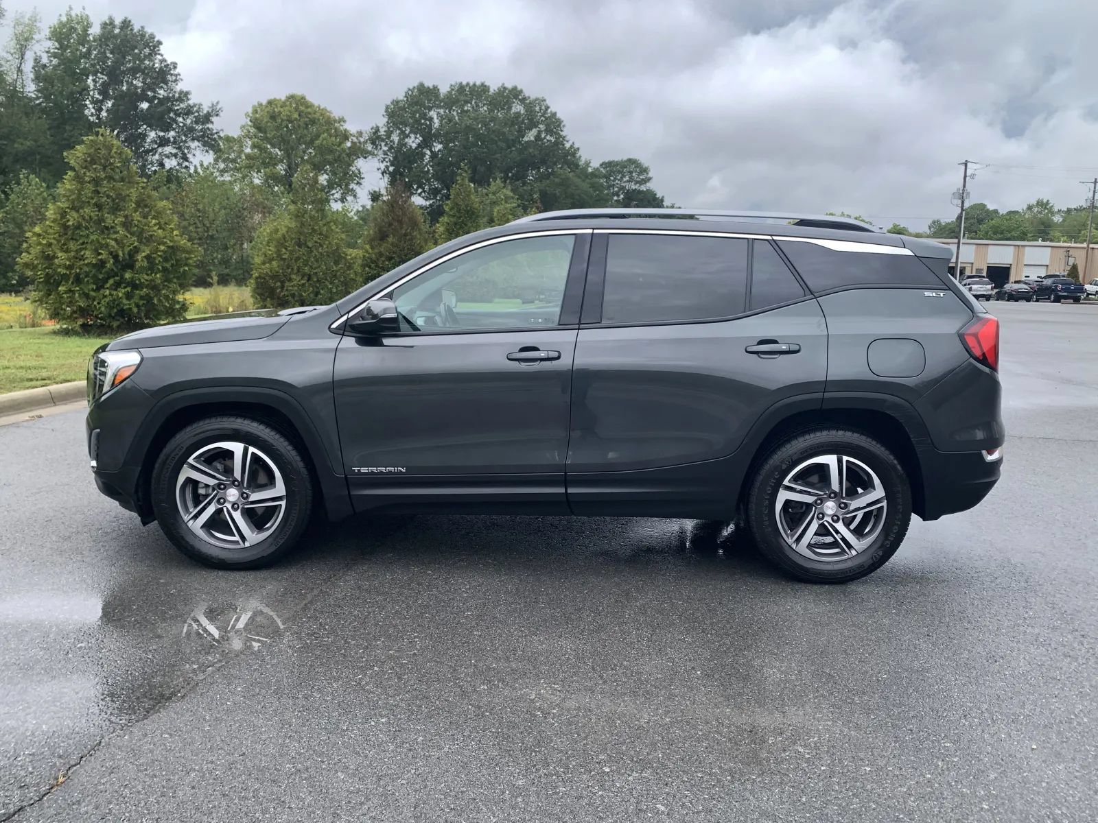 Used 2021 GMC Terrain SLT w/ Infotainment Package II AWD/4WD image 4
