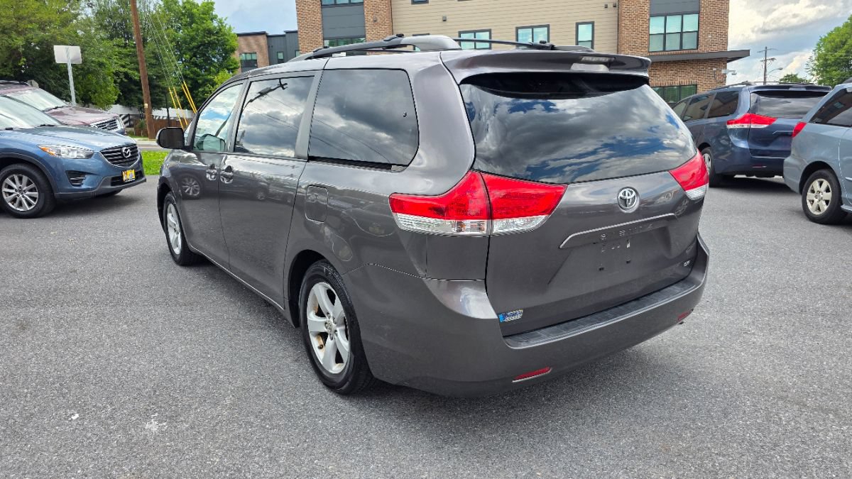 Used 2011 Toyota Sienna LE w/ Towing Pkg FWD image 5